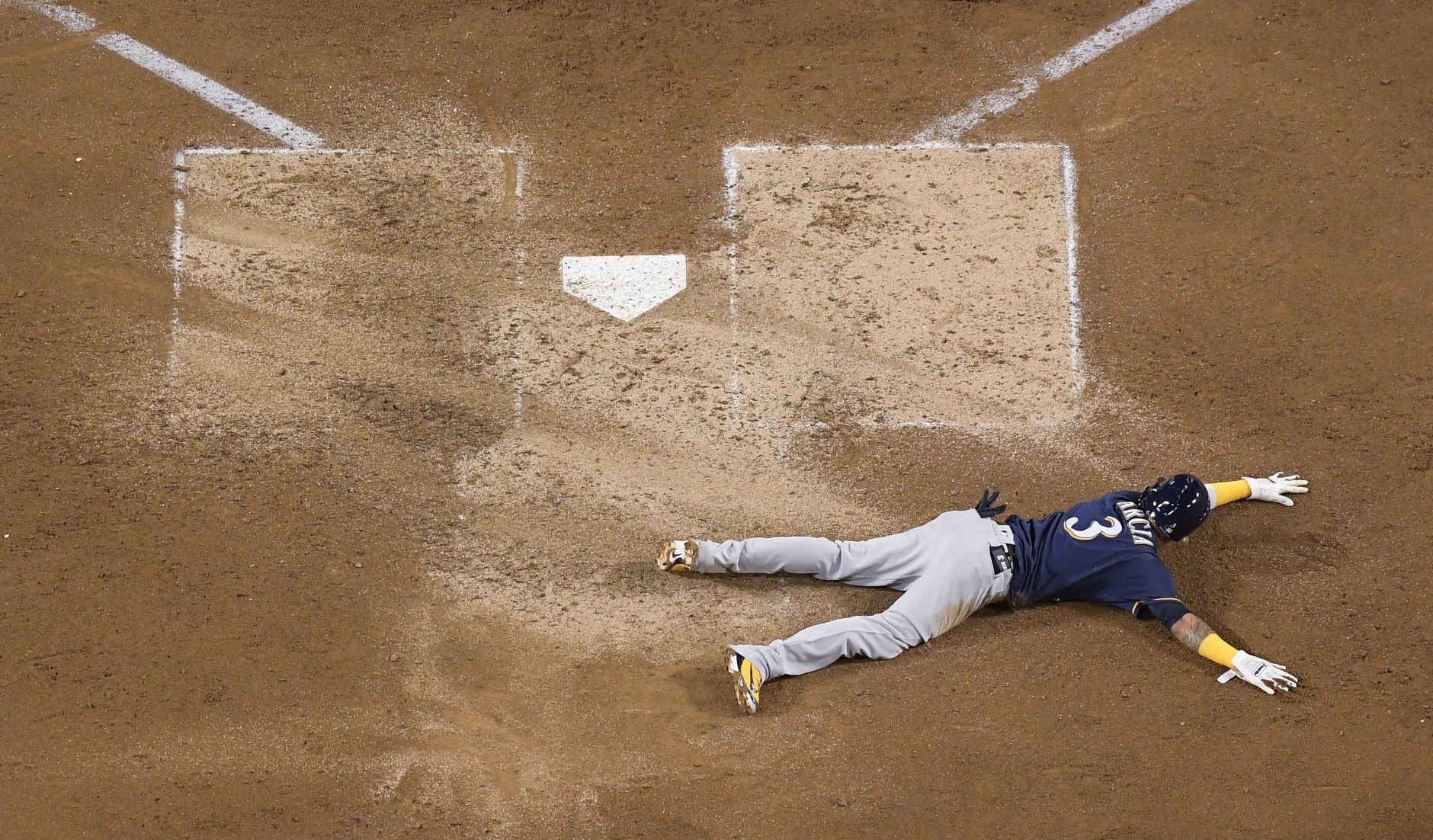 Dodgers 2, Brewers 1